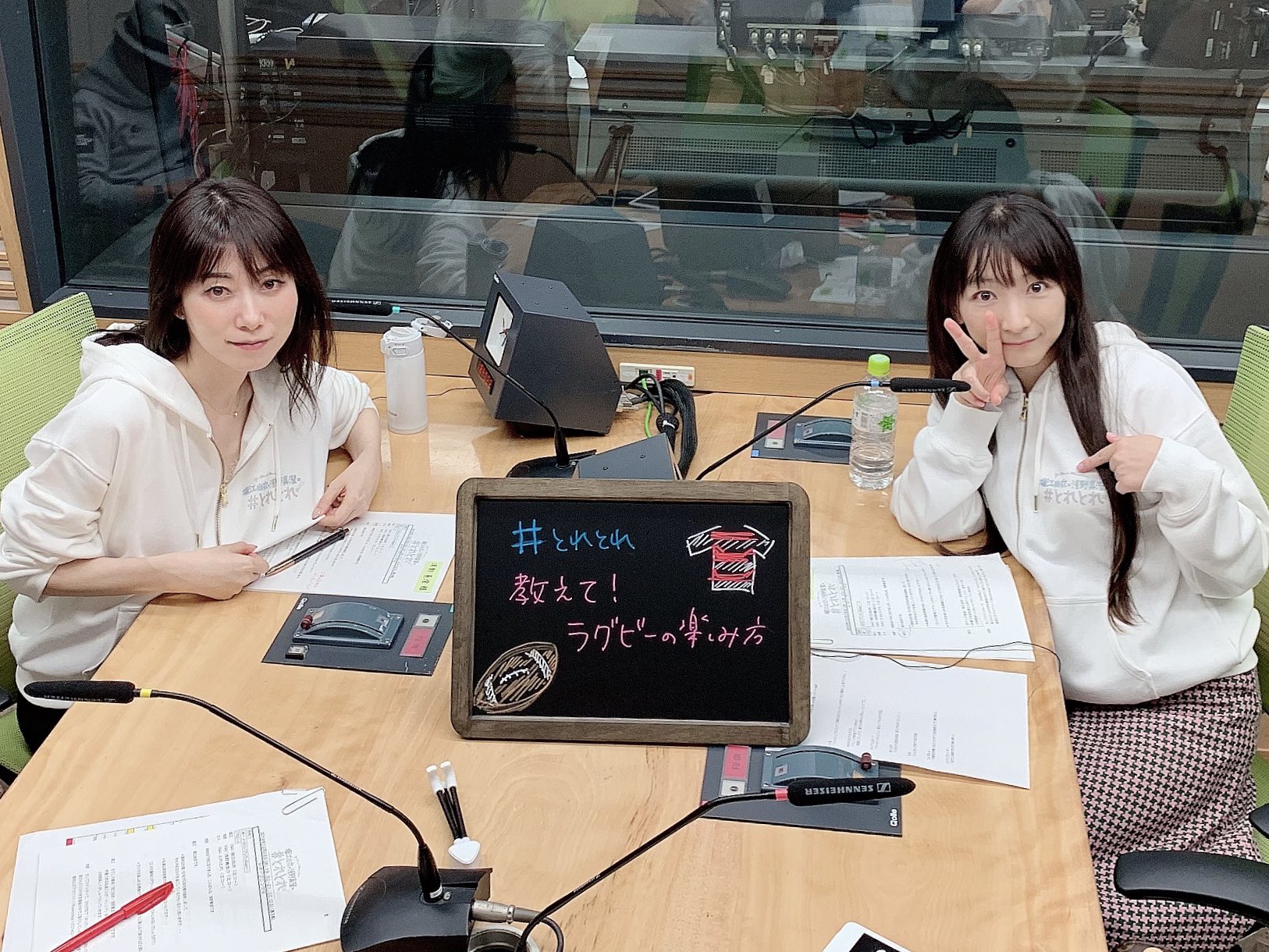 堀江由衣 浅野真澄の とれとれ 今夜も 堀江由衣 浅野真澄の とれとれ がまもなく生放送スタート ふつおたや テーマメールもお待ちしています Toretore Joqr Net ツイッターハッシュタグは とれとれ 今夜も最後まで とれとれ 堀江由衣 浅野