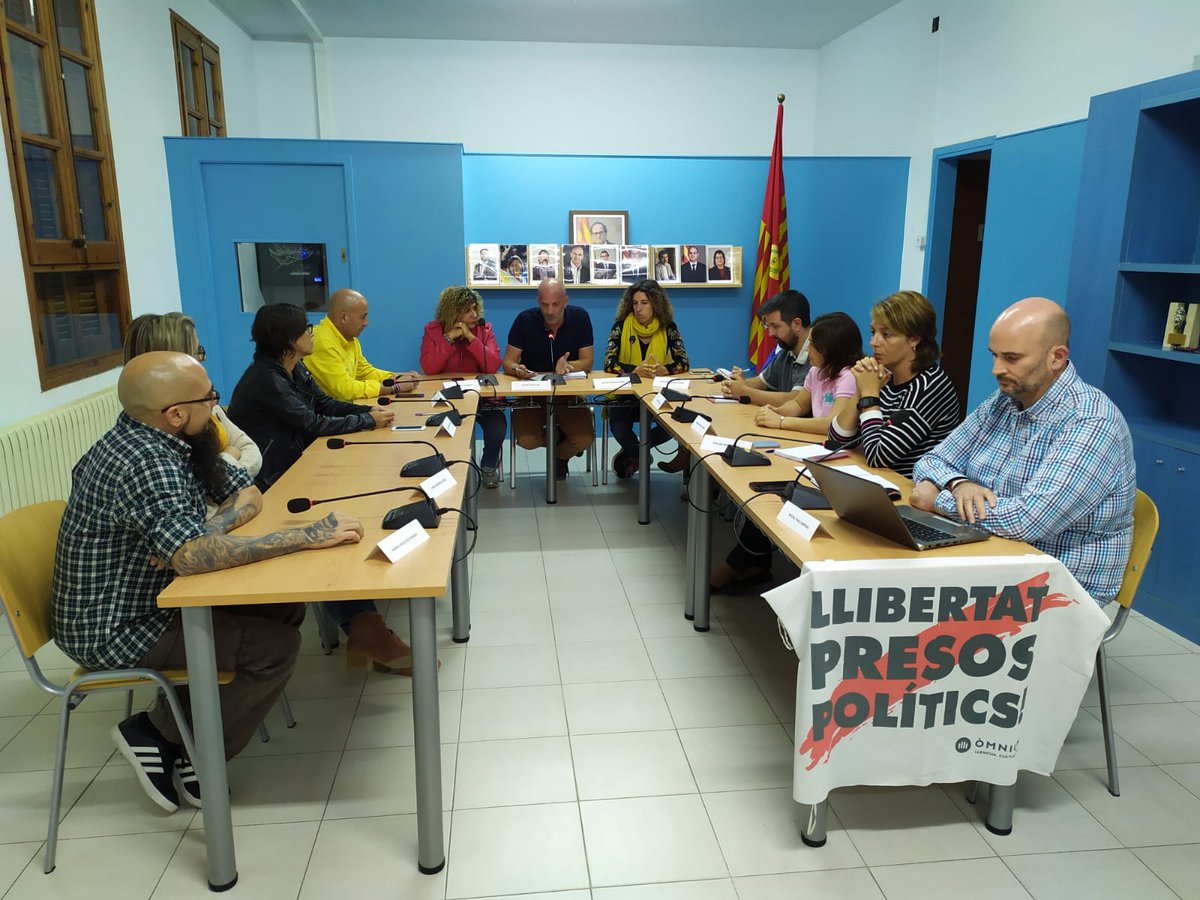 ERCUllastrell's tweet photo. Al ple extraordinari d'ahir i des d'ERC, les regidores d'aquest ajuntament vem volem enviar dos missatges alts i clars als qui han participat en fer d'aquest judici una farsa, i d'aquesta sentència una vergonya. https://t.co/pwOeJWMkHi