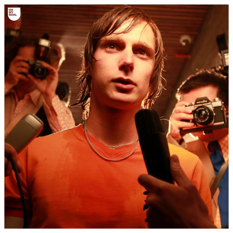 The iconic picture of Johann Cruyff having a smoke at half-time of the 1974  World Cup final... is totally fake. Meet Reinout Scholten van Aschat, a  Dutch actor who played the football