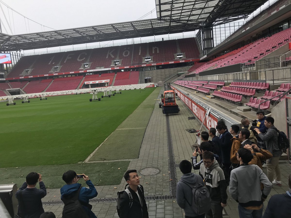 tuvcom_presse's tweet photo. Nächster Halt für unsere chinesischen Gäste: #Rheinenergiestadion. Hier erklären unsere Experten aus dem Bereich #Systeme, was wir im Bereich #Sportmanagement prüfen und zertifizieren. Und unsere Herzen schlagen auch höher. 💙❤️
#Qualitytour #sport #qualitätsmanagement https://t.co/7Bg1D8w2xV