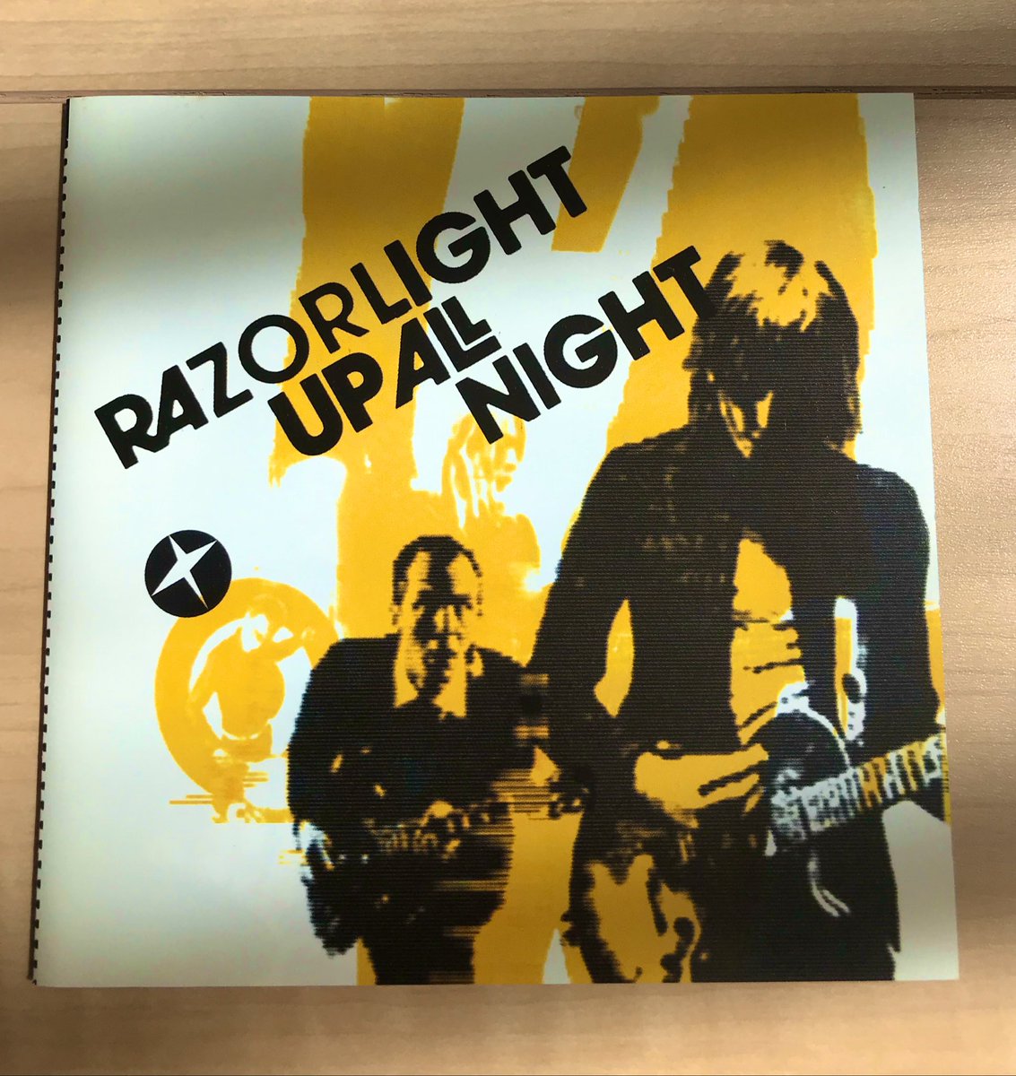 OKASHI6969's tweet photo. 夜歌
Razorlight - Stumble And Fall
https://t.co/066brm4PBq @YouTube
#Razorlight
#StumbleandFall
#夜も寒いなぁ
good night💤 https://t.co/3oJEIs8tot
