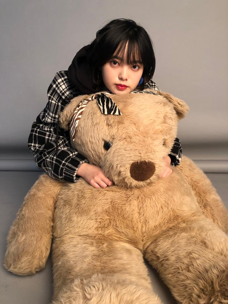 vivi_magazine's tweet photo. 【重大発表！】
みなさんストーリーズでは本当にたくさんの質問をありがとうございました！平手友梨奈さんがViVi12月号に６Pで登場します！
今日からViVi発売日までの毎日、平手さんへの質問を発表しますー！
『カワウソに似ていると評判の平手友梨奈さん。自分でも似てると思いますか？』 https://t.co/S4VL2BjHwZ