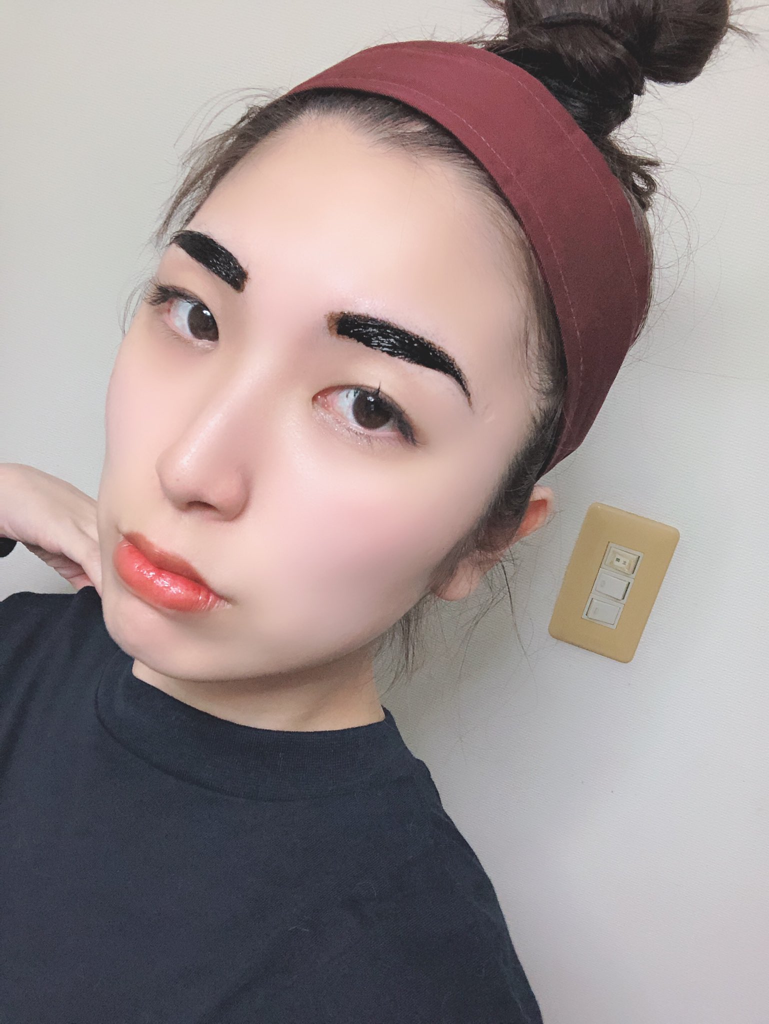 ট ইট র G どすっぴん 口紅だけ塗ってる で髪の毛ひっつめて眉ティント塗ってぼんやりしてる T Co Vnc6olq9lp ট ইট র