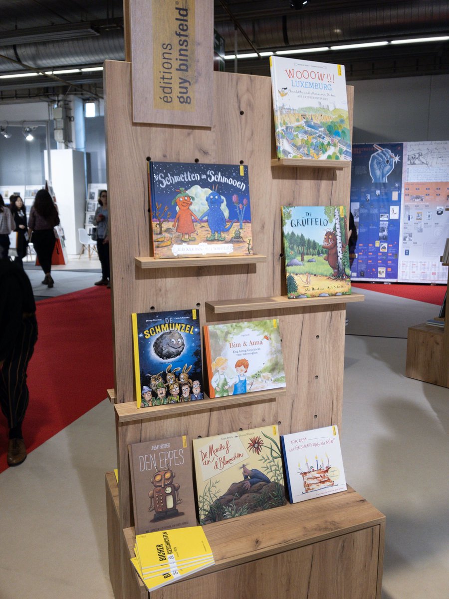 EdGuyBinsfeld's tweet photo. Prett fir d‘offiziell Erëffnung vum @ReadingLX Stand op der Frankfurter Buchmesse (Halle 4.1/Stand B1). #fbm19 #ReadingLuxembourg https://t.co/AXVHWHv6Jb