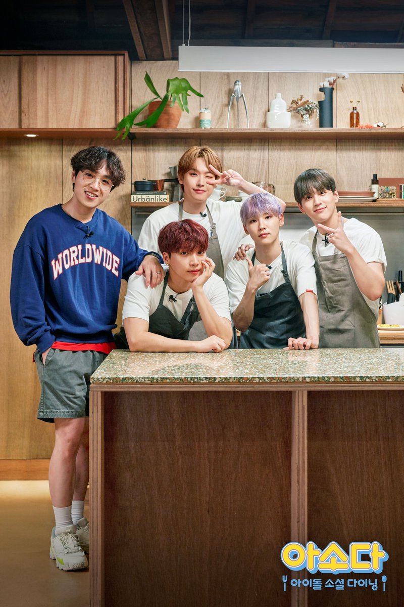 ☆드디어 D-1☆
#정세운 #김국헌 #인성 #전웅 #이석훈 출연!
#아소다 #아이돌소셜다이닝 단체컷 OPEN

바로 내일 (목) 밤 10시에 Olive 유튜브 채널에서 
EP.1-1 #최초공개 예정...♥

✓ EP.1-2: 10/18 (금) 밤 10시 Olive 유튜브 공개
✓ 풀버전: 10/17 (목) 밤 10시 40분 Olive 첫방송