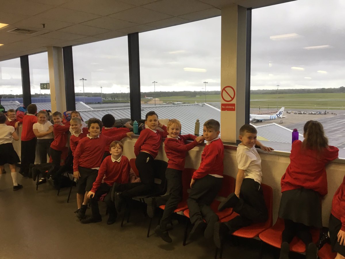TJPrimary's tweet photo. ๐ซA room with a view! Year 4 have touched down at Birmingham airport and love the view in the learning hub! #TJTheme https://t.co/U2aooUXJu8