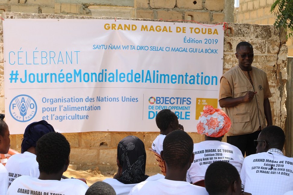 FAOSenegal's tweet photo. Aujourd'hui est la #JournéeMondialedelAlimentation.

La @FAO #Sénégal est présente au Grand Magal de Touba pour sensibiliser toutes les couches de la population sur l’importance d’une #AlimentationSaine pour une vie plus saine.

#FaimZéro
#kebetu 
#SunuMagal2019 https://t.co/dVsp6HaZFy