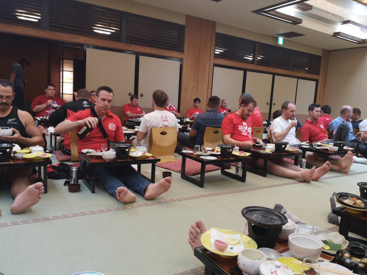 Rowers Touring Side treated to a traditional Japanese banquet by our hosts in Okada.
Delicious. Best meal of the trip so far, among strong competition.
#RWC2019