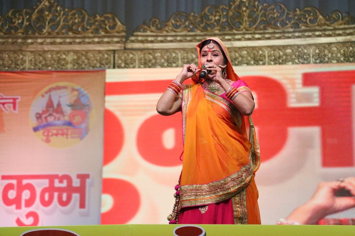 SwarComm's tweet image. KUMBH 2019
An aesthetic performance by India&apos;s Folk Icon Malini Awasthi                                      
#SOCIAL MEDIA MANAGEMENT done by SWAR COMMUNICATION AT KUMBH MELA PRAYAGRAJ 2k19#