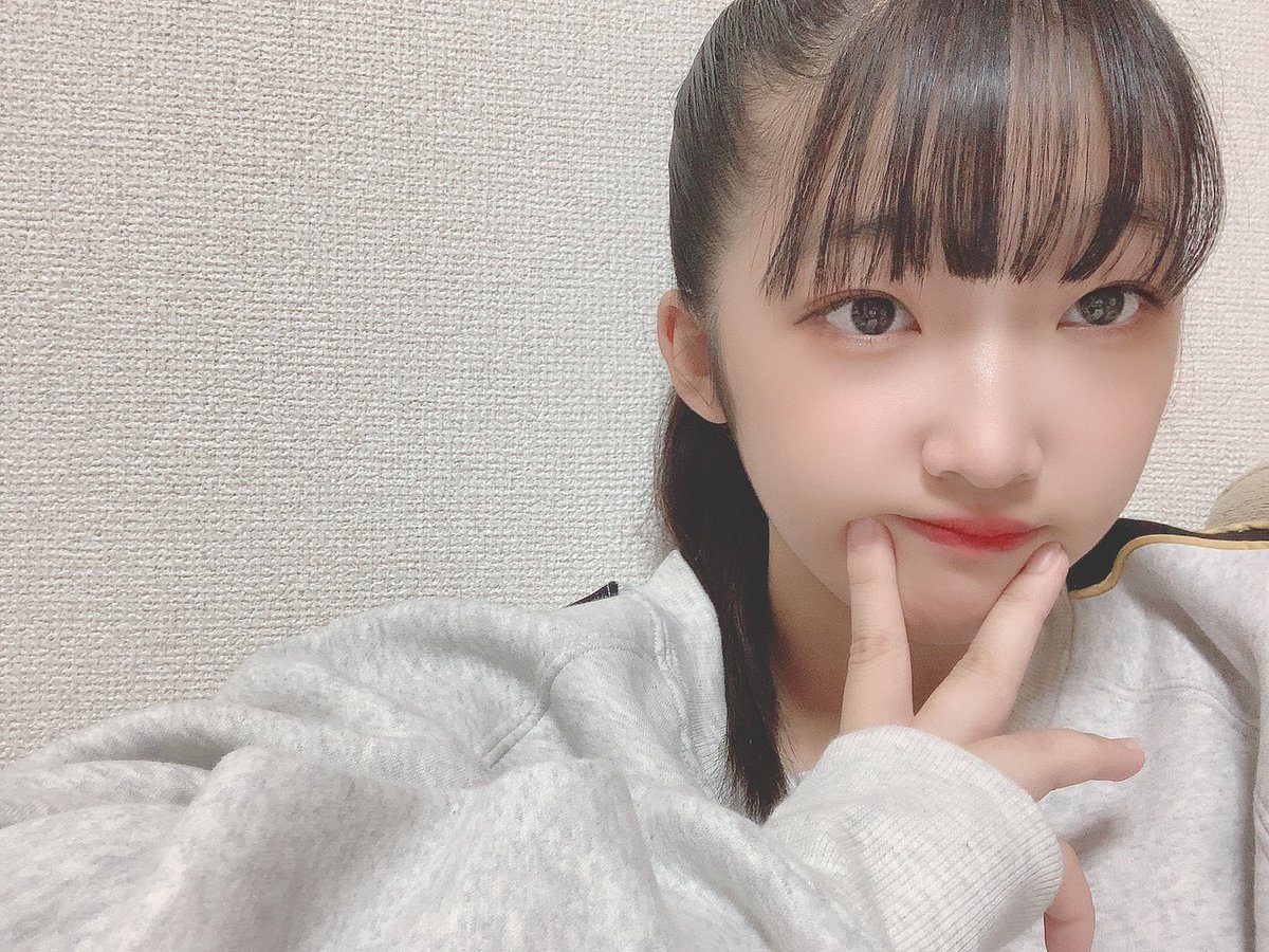Anon あごピース W 明らか三本指たってるよな 爆笑