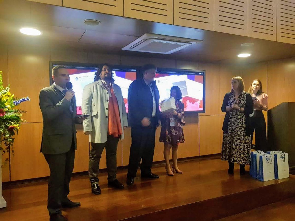 La presidencia de ISTEC se enorgullece por el premio Mass Media 2019 otorgado por <a href="/URosario/">URosario</a> Agradecemos a los miembros de la Oficina Virtual de Relaciones Institucionales de <a href="/comunidad_istec/">ISTEC</a> que lo hicieron posible: <a href="/KharolusIII/">Carlos Nusch</a> y Nicolás Hellers #latinoamericaInNOVA #ISTEC2019