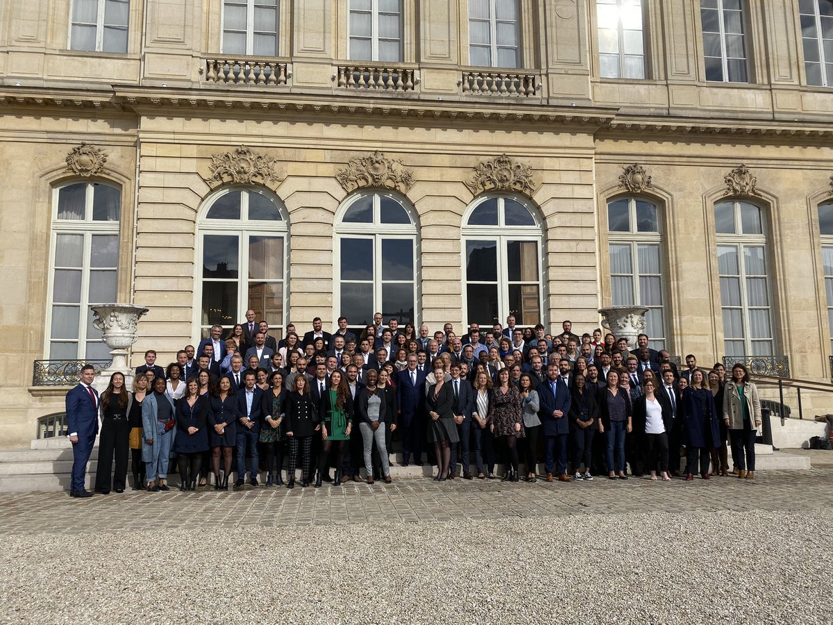 À l’<a href="/AssembleeNat/">Assemblée nationale</a> en direct de #ParlemEntreprise de la <a href="/JCE_France/">jce_france</a>. Photo avec <a href="/RichardFerrand/">Richard Ferrand</a> et <a href="/flprovendier/">Florence Provendier</a>, marraine de cette édition #incubateur #leaderscitoyens