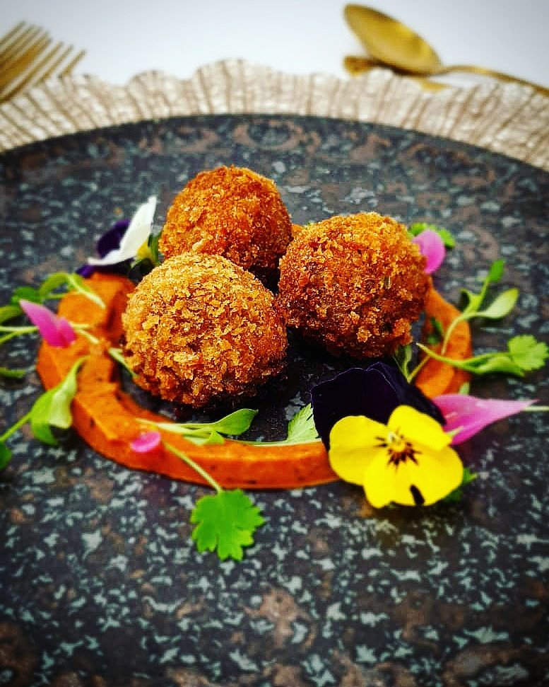 Team Coriander have been working hard on our new menu that we are launching in 2020⭐. Here is a sneak preview 🙊😍 watch this space 👀
#food #indianfood #indiancuisine #delicious #chef #events #party #foodlovers #caterer #coriandergroup #weddingplanner #foodies #foodblogger