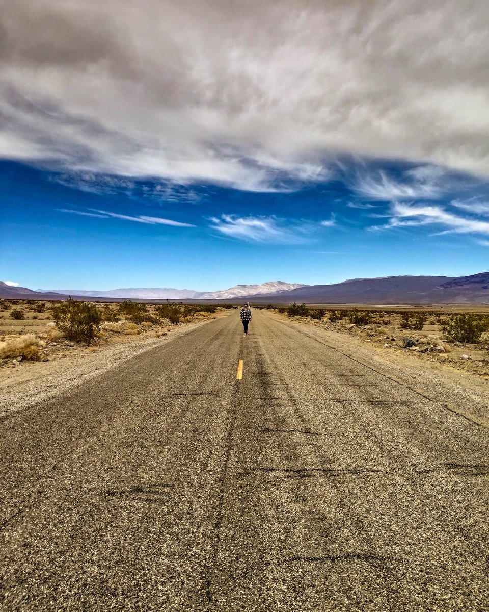 Death Valley.
This place seems like another planet.👽 Seriously! 😮🤩
#deathvalley #deathvalleynationalpark #California #USA #travelwithme #cometravelwithme #travelphotography #traveltheworld #travelguide #holidays #trip #desert #infiniteroad #desertroad #pilotlife