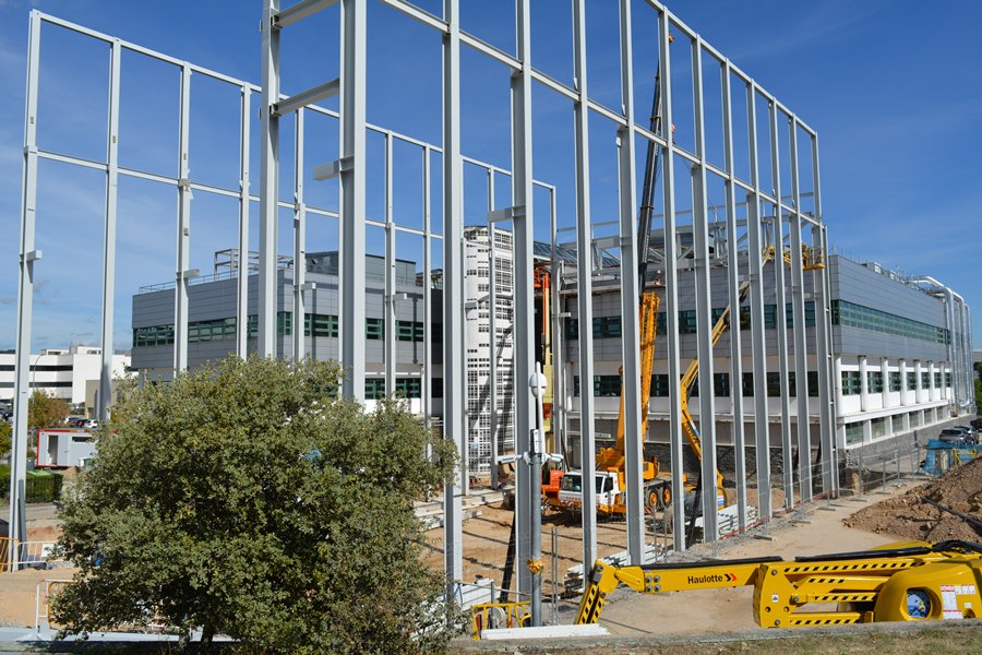 We have started the construction of new clean room facilities at @Thales_Alenia_S in Spain for the AIT of large satellite payloads & instruments like #SpainsatNG. With this new capacities we are matching Europe’s space powers and ready to pursue high level integration activities!