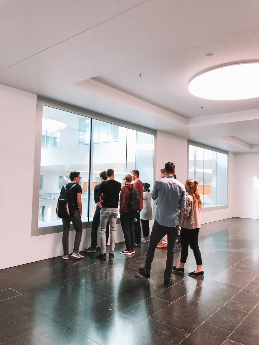 fhgrdbm's tweet photo. Die Studierenden des Wahlpflichtmoduls "Digital Disruption Potential" (3. und 5. Semester) haben die Unternehmen Hilti, @HamiltonRobotic und Contena Ochsner besucht. Dabei erhielten die Studis einen Einblick hinsichtlich der Positionierung der Unternehmen im
digitalen Wandel. https://t.co/RyjuQDLb9M