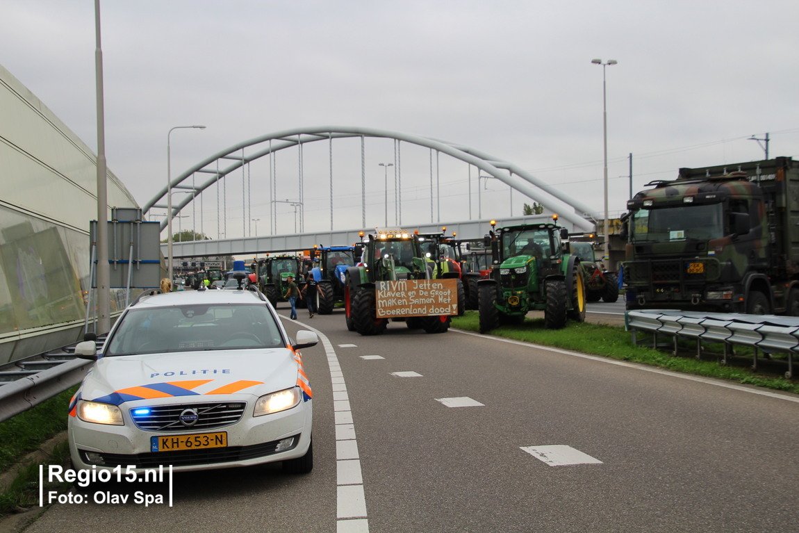 EG_odLEX0AAcoET?format=jpg&name=medium