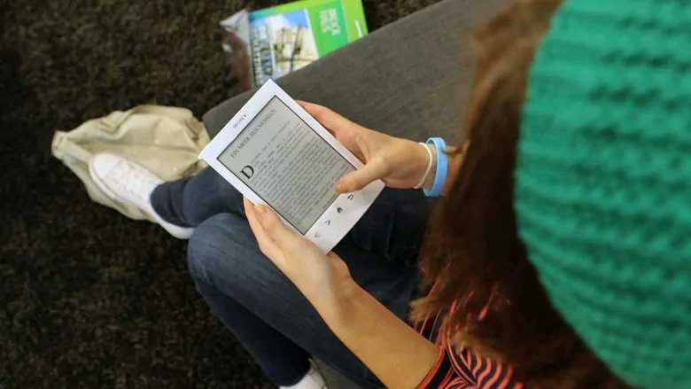 LibrarianshipCA's tweet image. Libraries push back against publishing house decision to limit their access to e-books cbc.ca/news/canada/br…

#eBooksForAll #eContentForLibraries