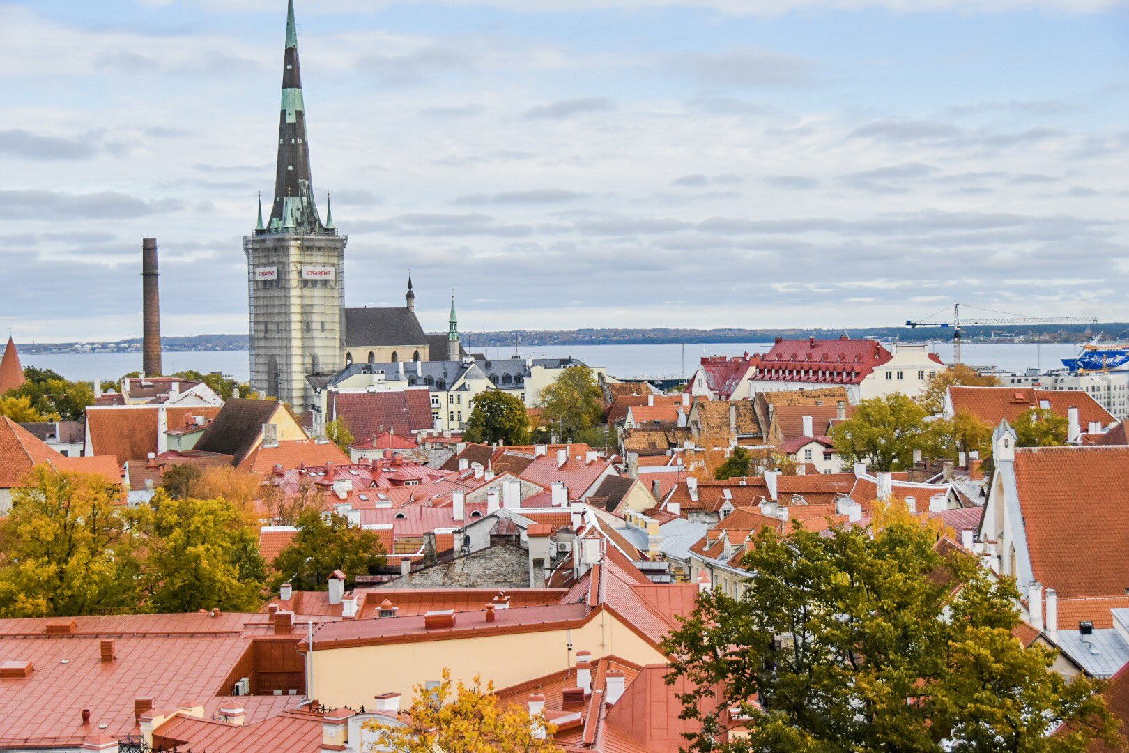 World Traveler 美しい昼間のタリン 青空が減ってきてますが十分綺麗です Tallinn タリン 旧市街 エストニア 世界遺産 世界散歩 Estonia Oldtown 美しい街並み T Co D1uost8amh Twitter