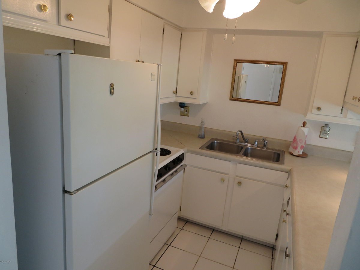 exitbeachrealty's tweet image. 1 bedroom 1 bath for sale on ground floor Vantage Pointe offers heated community pool with hot tub, fitness center, tennis courts and more. For more info click the link below or contact our office at 386-441-1141.buff.ly/31VsyzD #daytonabeach #condo #forsale #beachside