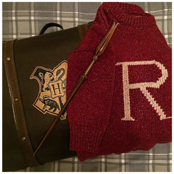 lochavenint's tweet photo. No Weasley costume is complete without one of our Weasley sweaters 🧙‍♂️⚡

Get your hands on one at:

https://t.co/MG40aQlnUQ

#lochaven #weasley #MrsWeasley #wbstudiotour #platform9&amp;3/4 #hogwarts #harryandron #HPcosplay #harrypotter #halloweenideas https://t.co/Ba5bdo5V6q