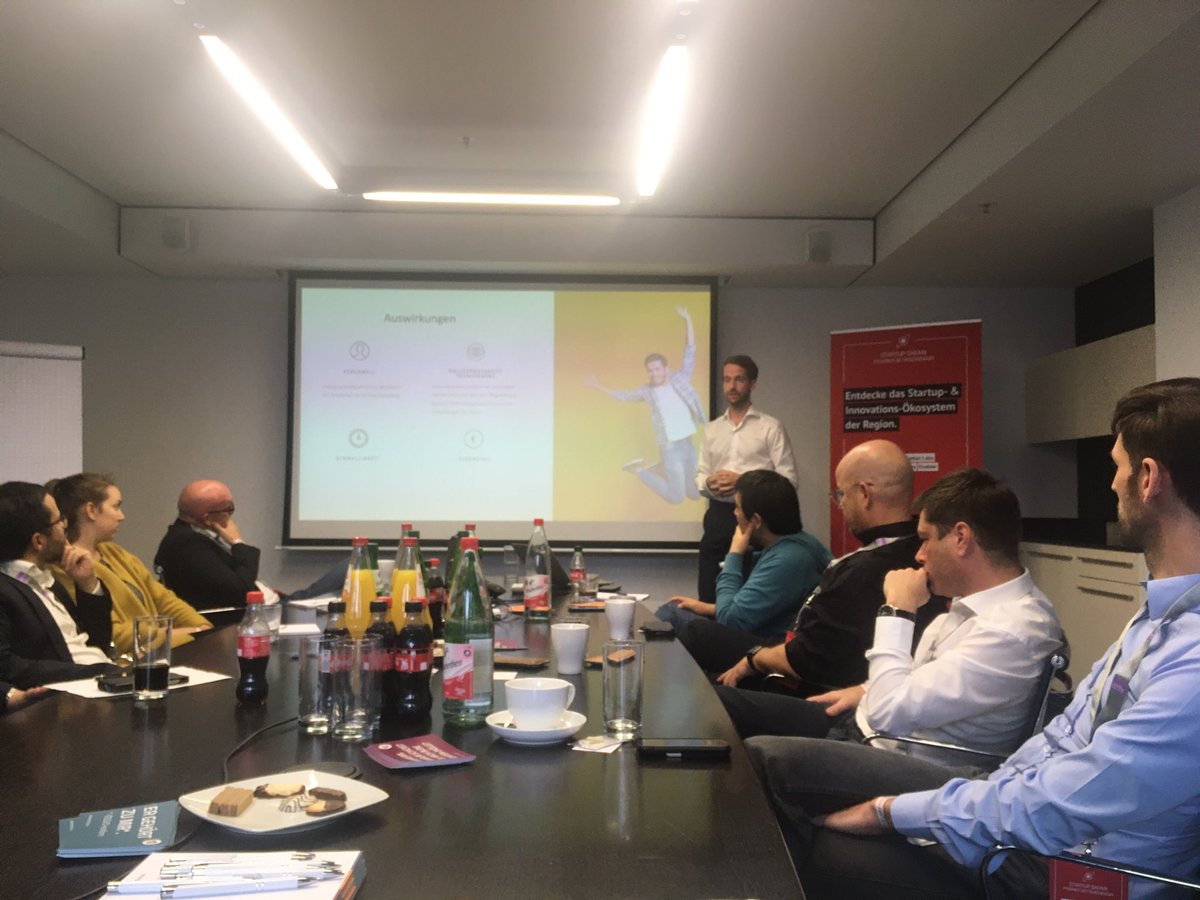 Konii_de's tweet photo. .@D_Schuetten in der #Immobilienwirtschaft fehlt die Single Source of Truth, das heißt für die Transaktion einer Immobilie will niemand Dokumente aus 37 unterschiedlichen Quellen zusammensuchen, sondern aus einer verifizierten Quelle, z.B. @ag_evana.
#proptech #safarifrm19 https://t.co/6Knm0g8yfU