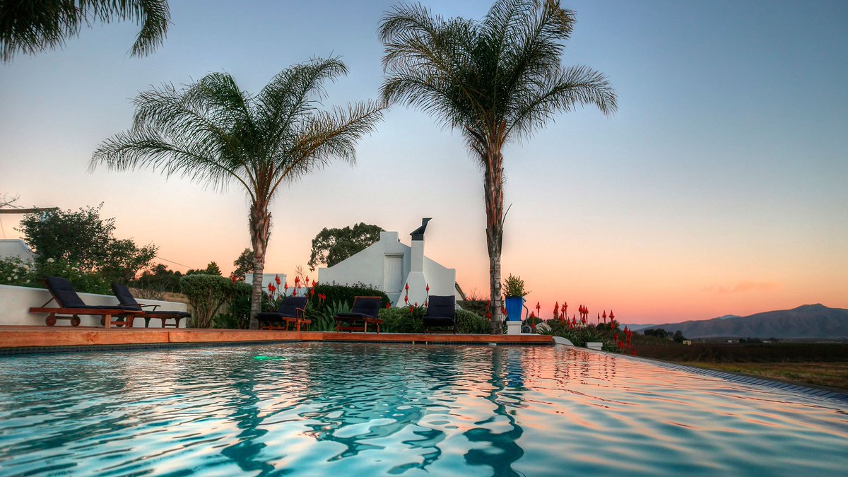 Biz_Lounge's tweet image. The LAB: High-tech, eco-friendly accommodation in the Robertson Wine Valley -read our review here ---&amp;gt; bizcom.to/1/47sy @RobertsonWineV #theLABSA  #visitlangeberg #hotovenevents @HOT_OVEN via @Biz_Lounge