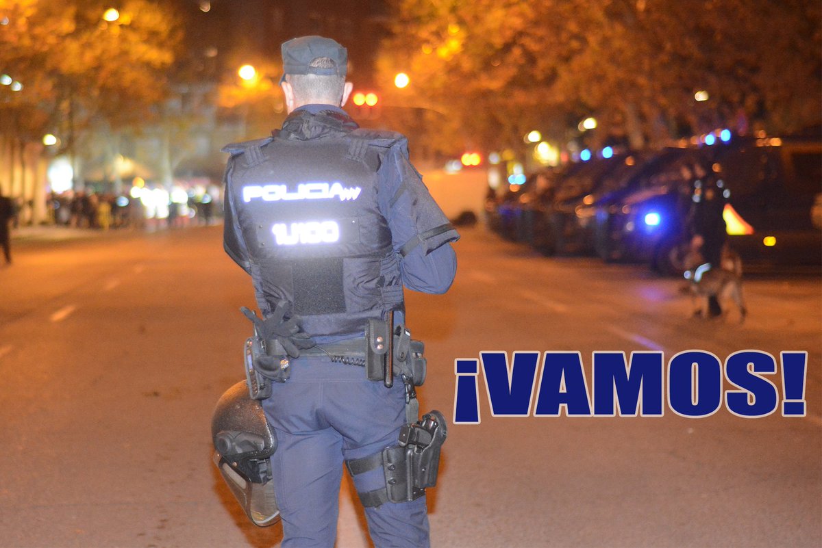 policia's tweet image. ¡MUCHO ÁNIMO! a los 72 @policia y @mossos heridos durante los disturbios en Cataluña.

GRACIAS por trabajar así para garantizar la seguridad y los derechos de TODOS los ciudadanos.

#EstamosPorTi #SomosTuPolicía