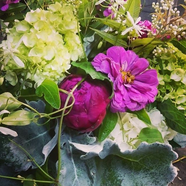 BarringtonsWH's tweet photo. Live life in full bloom. Thank you @barringtonflower shop! #barringtonweddings #barringtonparties #barringtonevents https://t.co/rrh6s1iYw5 https://t.co/nlN02Q5wjI