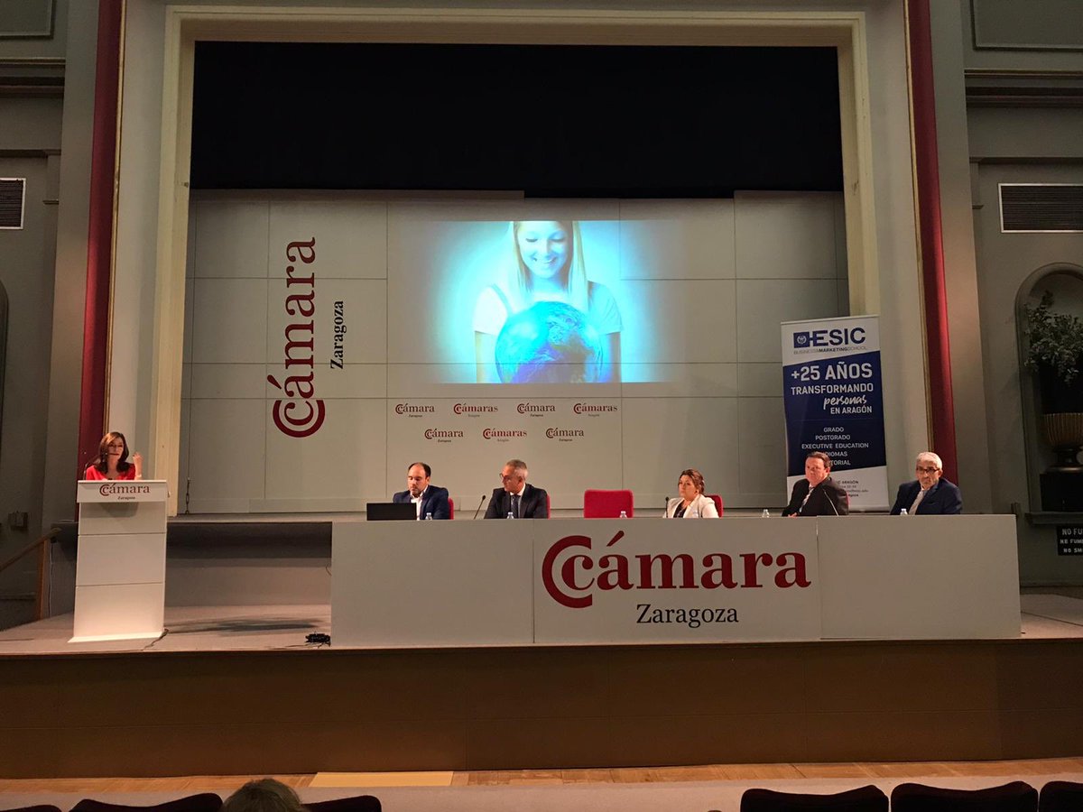 esiczaragoza's tweet photo. Ana Gónzalez Herrera👉Para crear valor en la cadena de suministros en P&amp;G tenemos que centrarnos en: Crecimiento en las ventas, mejora del margen y mejorar la eficiencia en los activos. #ESIClogistica https://t.co/dWfWwuRDzS