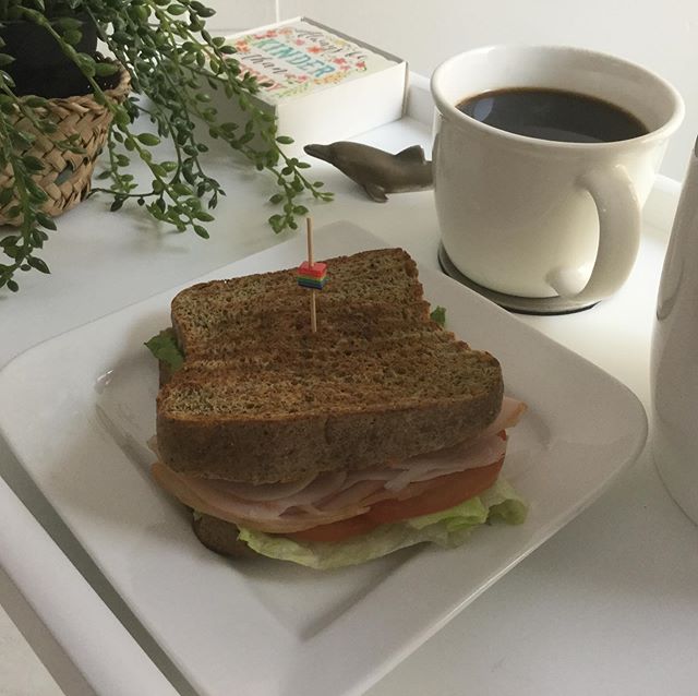 ketofoodfest's tweet photo. Roasted Turkey Sandwich !!
#ketobreakfast #ketolifestyle #lowcarb #sugarfree #lifestylechange #lowcarbbreakfast #healthyeating https://t.co/VrFpmPX4xi