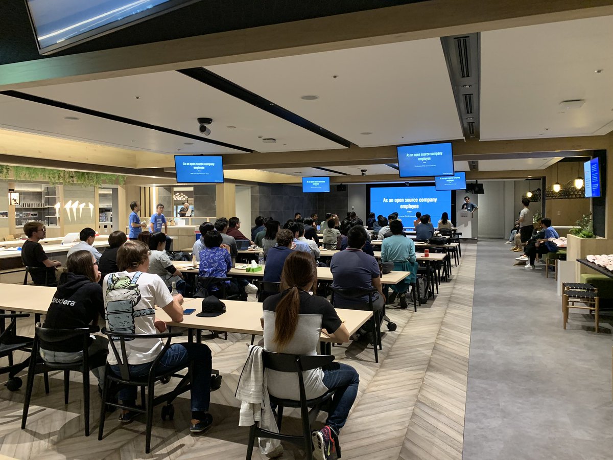 WebHackMeetup's tweet photo. First topic about how to contribute to #servo open source project by @_cybai ! https://t.co/xpkQiMcQxx