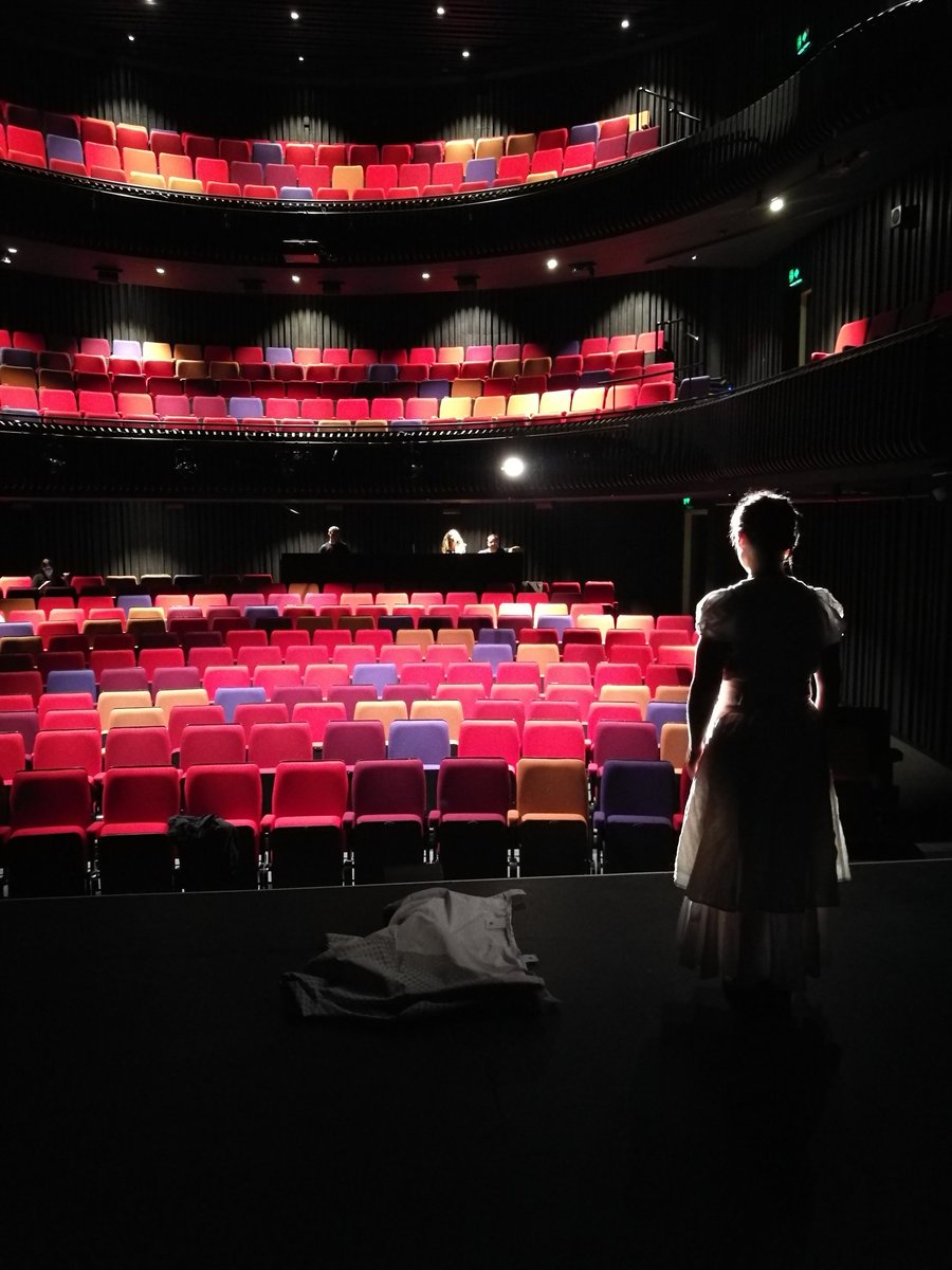 LucyLucyfarrell's tweet photo. @homemanchester tonight with @RUPeterloo2019 @littlestlegs @_helenohara @samcartermusic @jimmolyneux @DebsNewbold #peterloo19 https://t.co/Z2jbIZZsJU