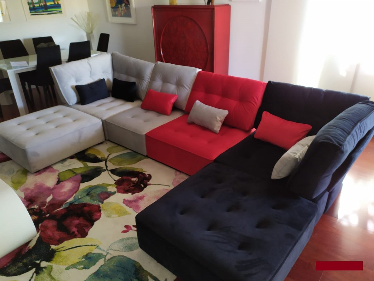 FamalivingMU's tweet image. ✨IM PRE SIO NAN TE✨
⬜🔴🖤🤩
Así de bien integrado ha quedado este #ArianneLove en el #salón de Belén. Ya veis que nuestros #sofás se adaptan a todos los ambientes. 😉
#FamalivingMurcia #Murcia #Famasofas #modular #sofamodular #homedecor #livingroom #terciopelo