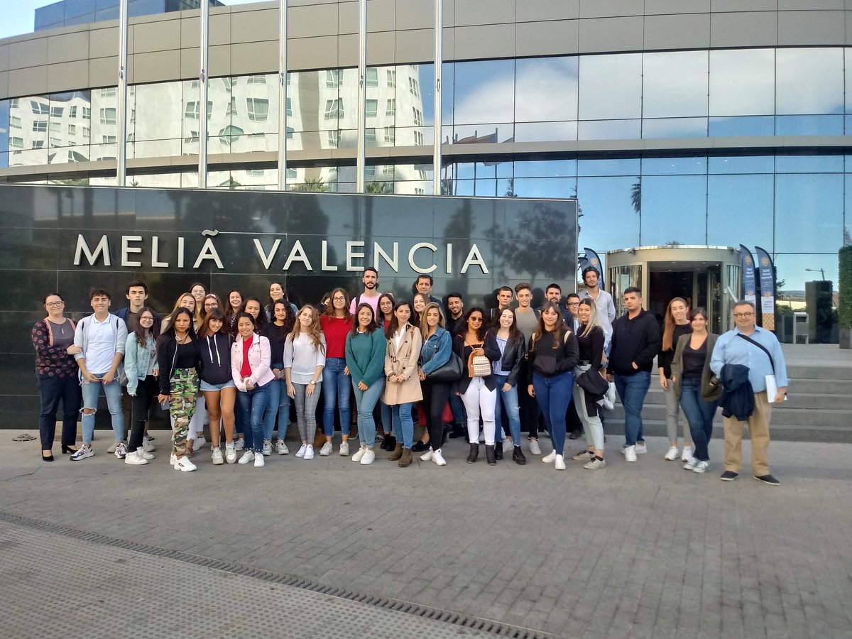 MBallester_'s tweet photo. Gracias @melia_valencia !! Una experiencia #profesional y #personal ! El alumnado del #IESMariaIbars regresa a las clases con una visión muy completa de vuestro trabajo. Gracias!! @IbarsIes @ricardlusimarro https://t.co/sD9f2LxggW
