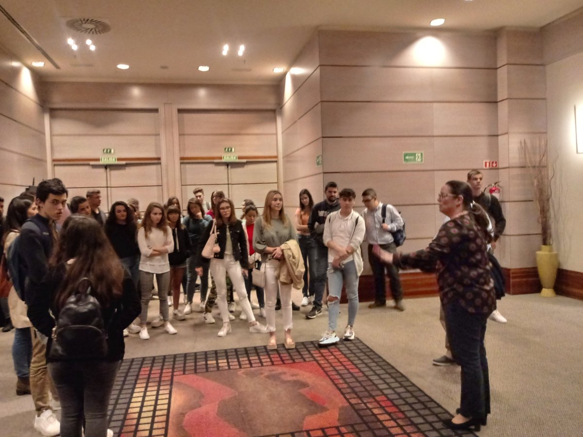 MBallester_'s tweet photo. Gracias @melia_valencia !! Una experiencia #profesional y #personal ! El alumnado del #IESMariaIbars regresa a las clases con una visión muy completa de vuestro trabajo. Gracias!! @IbarsIes @ricardlusimarro https://t.co/sD9f2LxggW
