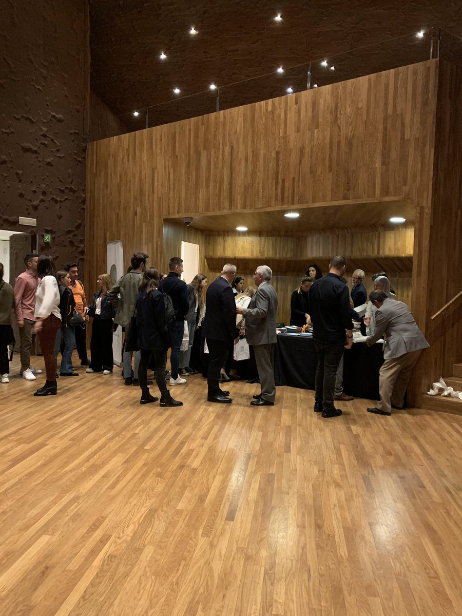 Ya estamos listos para el II #CongresodelaMujer.
Los esperamos en el CaixaForum (Madrid)  <a href="/microempresas/">Asoc. Microempresas</a>