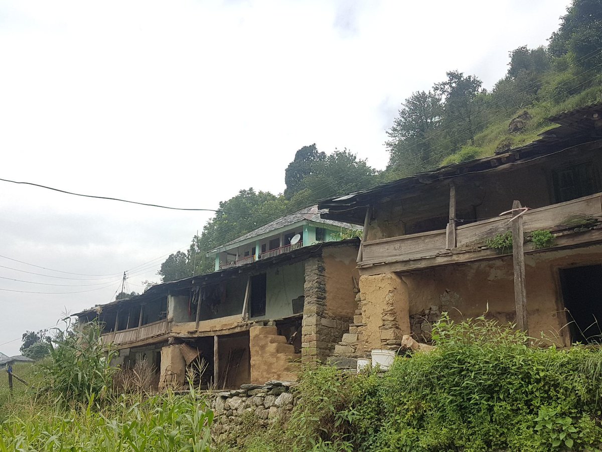 ENVIRO_TRIPS's tweet photo. Below Povert Line .... many tribals are economically #BPL (read the sign... )
Students visit one such village to learn more
#belowpovertyline #tribalindia #schooltrips #studenttravelindia #ESSprojects #CASprojects https://t.co/A3VncbKGnp