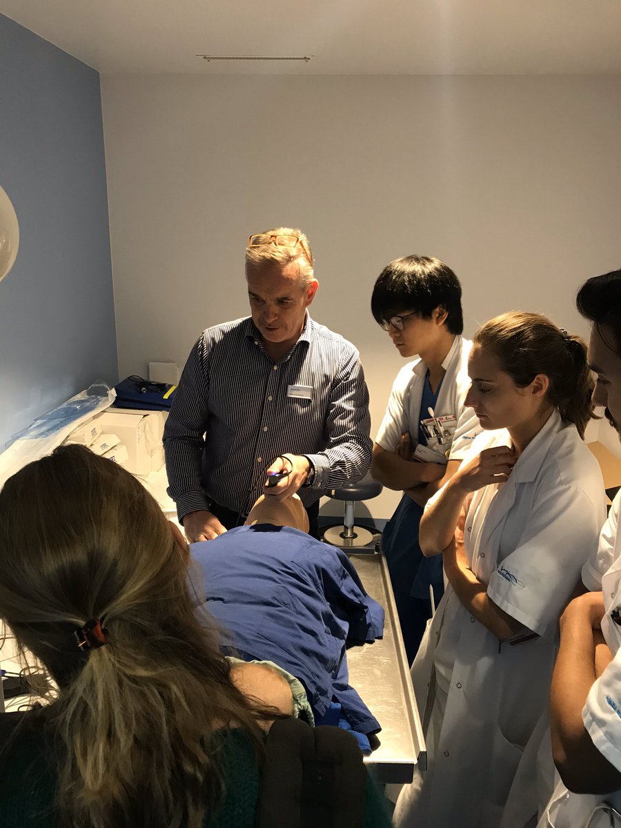 SwissCEM's tweet photo. Formation et entraînement: l’intubation par vidéo laryngoscope @hopital_ne #intubation #EMtraining https://t.co/RlHWSUFblz
