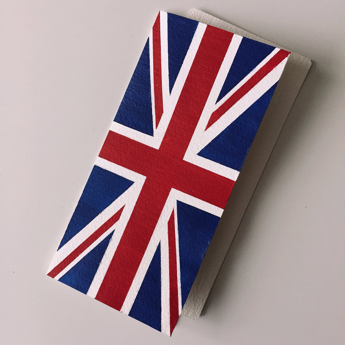 British card
Parfois on a l’occasion de faire des objets uniques quand l’encre de votre imprimante fait défaut. 
—————
Sometimes we have opportunity to mode unique object when colors of your printers are faulty
#britishflag #uniqueobject #graphic #paper #37fr