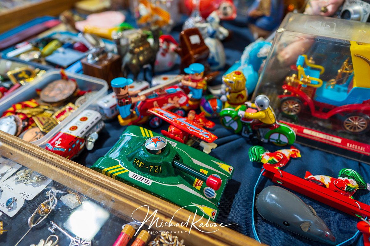 michaelrabone's tweet photo. Antique treasures around Barcelona. #Barcelona #BCN #Encants #FleaMarketBarcelona #Travel #Blogger #TravelBlog #Pintofotografia #SonyA7III #SonyAlpha #Vintage #Secondhand #LostFoundMarket #StreetFood #Foodies #FoodMarket #FleaMarket #BarcelonaEvents #Antiques #Salvage #TheBeatles https://t.co/lUGJKvnjgy