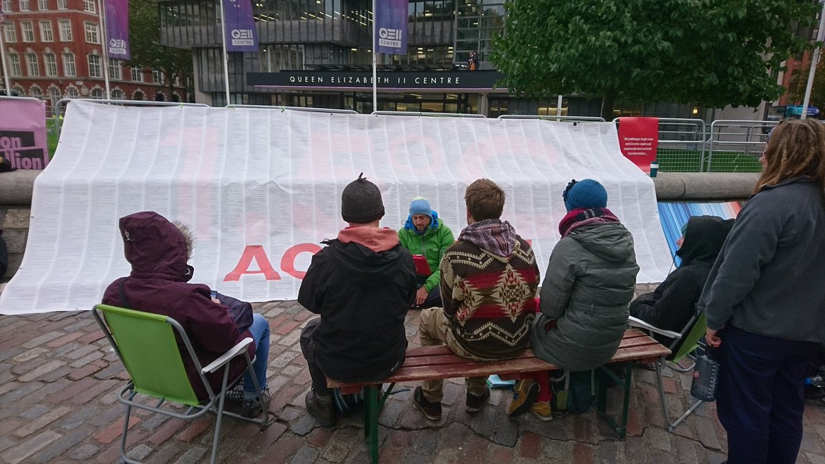 The reading of the IPCC report has started. 10hours, more than 30readers. Arguably the most important scientific report in our lifetimes. #EverybodyNow #InternationalRebellion #1point5degreeslive
