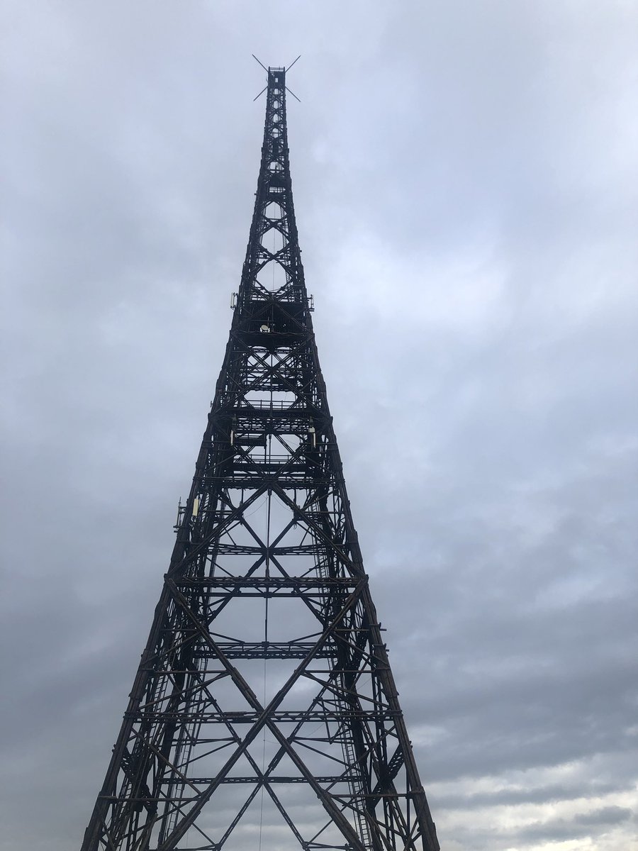 StKarczewski's tweet image. W #Gliwice z senatorem Krystianem #Probierz.em, posłem Piotrem #Pyzik.iem i wojewodą Jarosławem #Wieczorek złożyliśmy wiązanki kwiatów pod Radiostacją Gliwicką. To ważne da Gliwiczan miejsce. Tu 31 sierpnia 1939 roku doszło  do prowokacji Gliwickiej - Fake Newsa tamtych czasów.