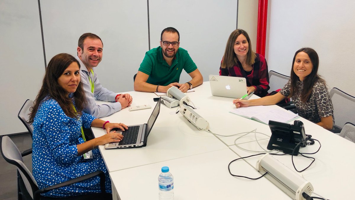 puli1974's tweet photo. Ultimando los detalles del #hackathonRsi! 😀@rsi_TI https://t.co/YSBjkBKfMV