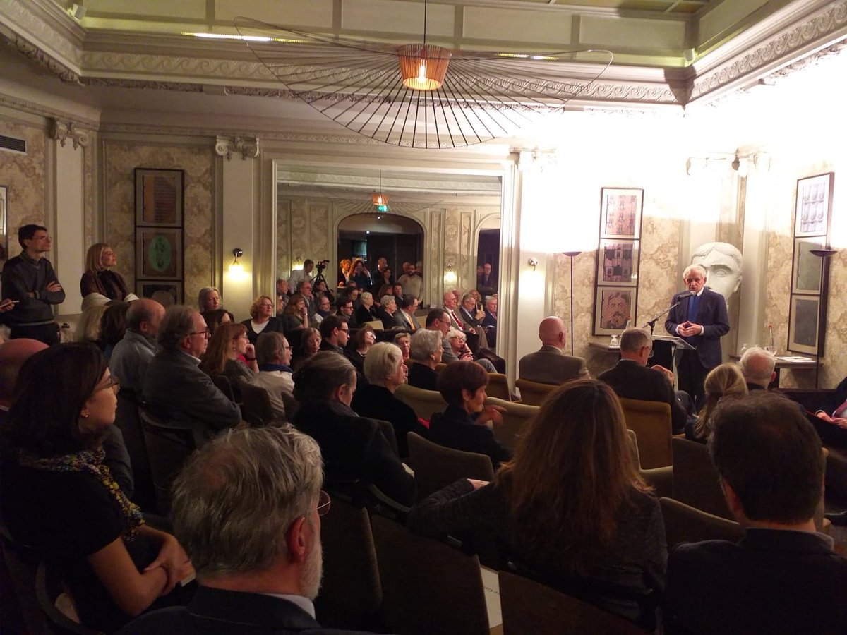 H_Litteraires's tweet image. Parution ce jour en librairie du "Mystérieux correspondant et autres nouvelles inédites" de Marcel #Proust, aux éditions de Fallois. La soirée de lancement avait lieu hier soir à l'Hôtel #LeSwann avec la présentation du livre par @LucFraisse.