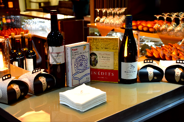 H_Litteraires's tweet image. Parution ce jour en librairie du "Mystérieux correspondant et autres nouvelles inédites" de Marcel #Proust, aux éditions de Fallois. La soirée de lancement avait lieu hier soir à l'Hôtel #LeSwann avec la présentation du livre par @LucFraisse.