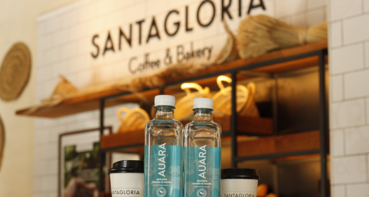 La compañía <a href="/Santagloria_Pan/">Santagloria</a> colabora con <a href="/AUARA_H2O/">AUARA_H2O</a> para promover el acceso de agua en países en vías de desarrollo
quefranquicia.com/santagloria-co…