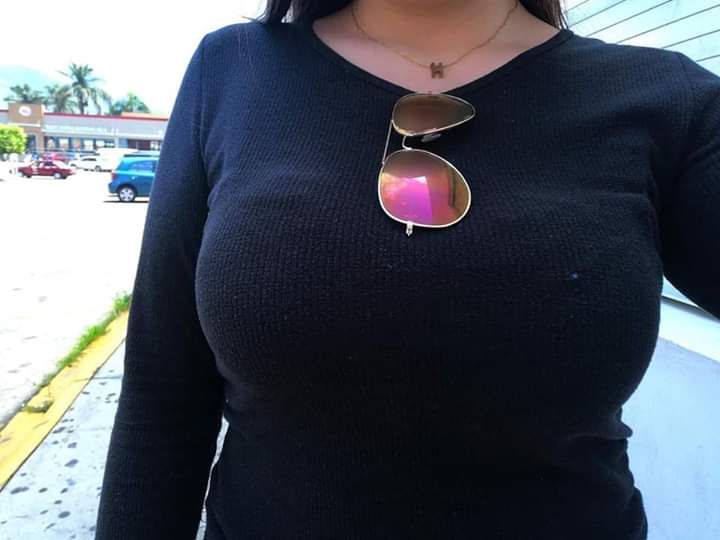 _Lunareja_'s tweet photo. Menos mal tengo poquitas tetas y puedo meter unas hamburguesotas a cine 😂 https://t.co/iBDVU5s3xG