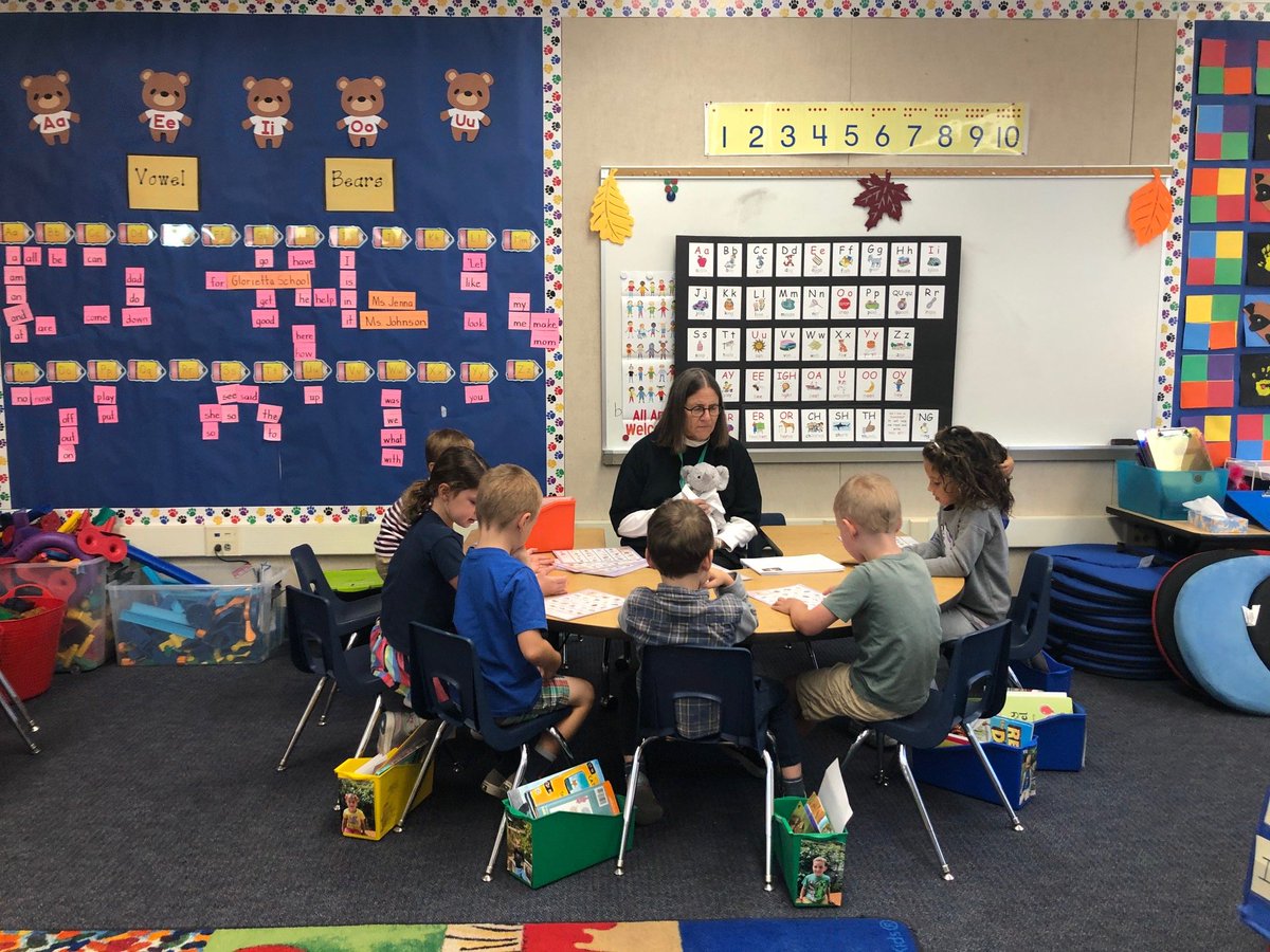 KBurrisKim's tweet photo. Ms Johnson's Kinders have fallen for Mabel! The magic of phonics in a Kinder room! #WeAreOrinda, @GloriettaGopher @OrindaSchools https://t.co/dbjHezohGv