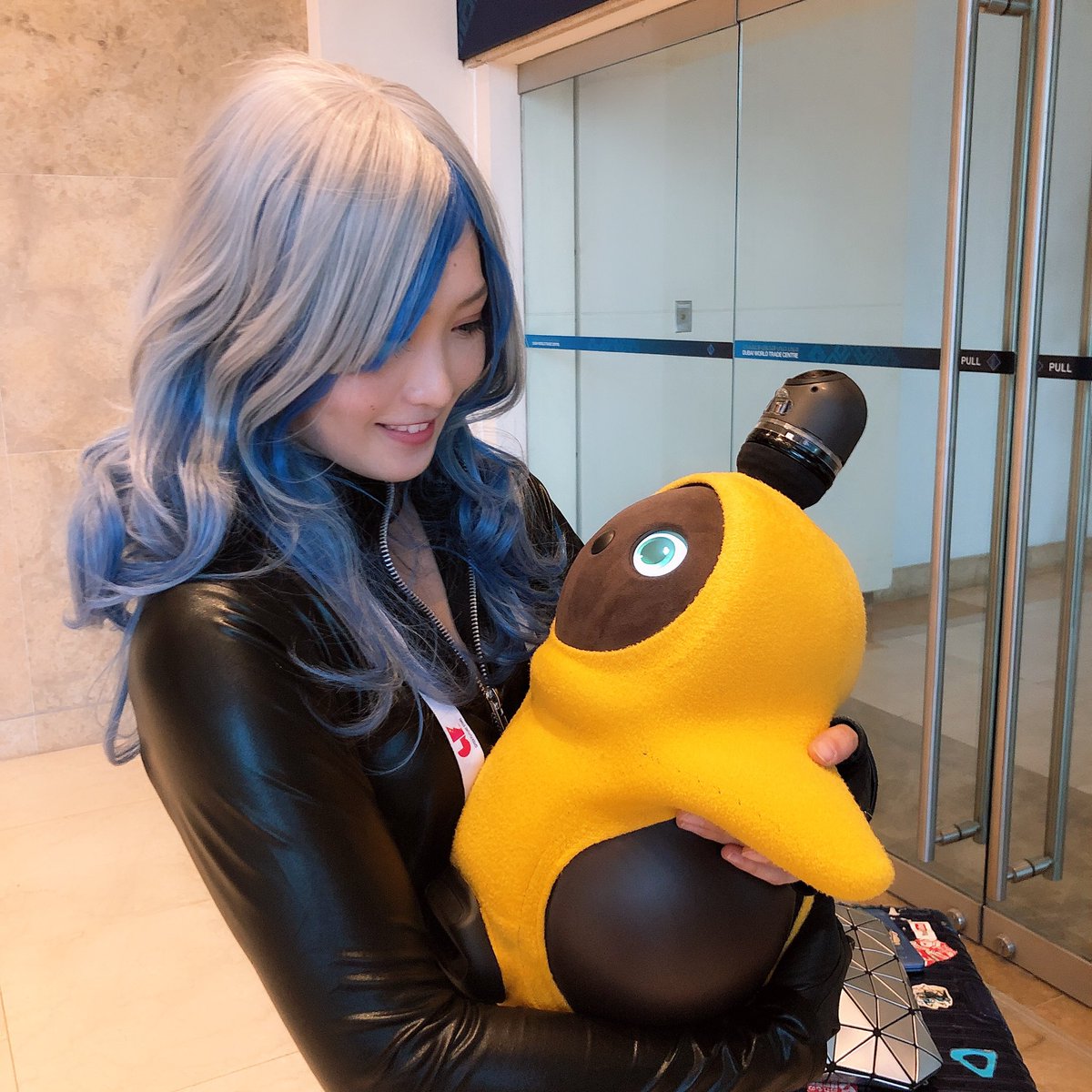 sekiguchiaimi's tweet image. まさかドバイで会えるとは… 💛💛@LOVOT_official 

I met lovely robot at #GITEXFutureStars #GitexTechWeek2019